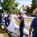 Több mint tízezren kapnak jutalmat, akik az árvízi védekezésben részt vettek