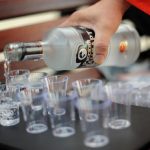 Kiderült, mit ne nassoljunk vodkával